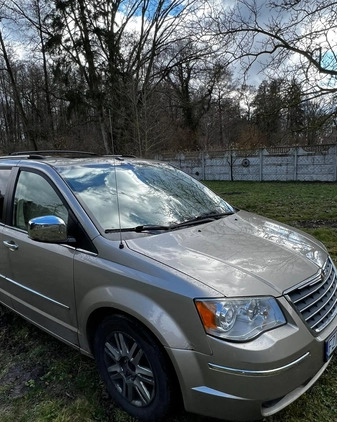 Chrysler Town &amp; Country cena 28000 przebieg: 206568, rok produkcji 2009 z Góra małe 56